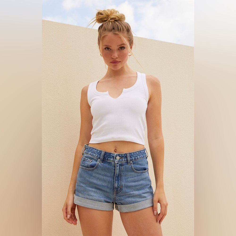 EUC Pacsun Dark Blue Stretch Denim Mom Shorts
Color: MEDIUM INDIGO (Size:27)